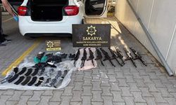 Sakarya’da durdurulan araçta 9 kaleşnikof tüfek ele geçirildi