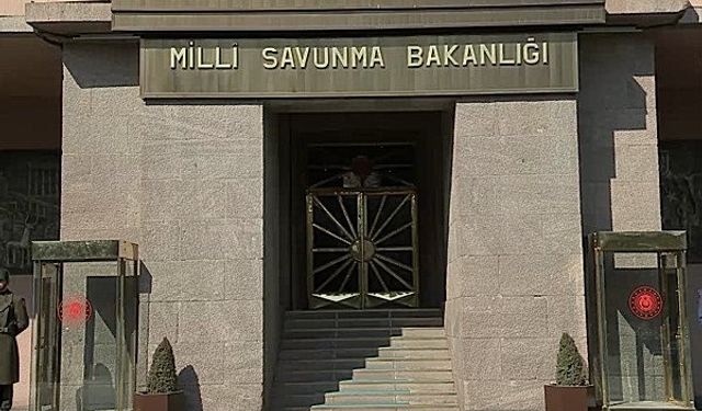 MSB, Türkiye ve KKTC'de eğitim gören öğrencileri kışlalarda misafir etti