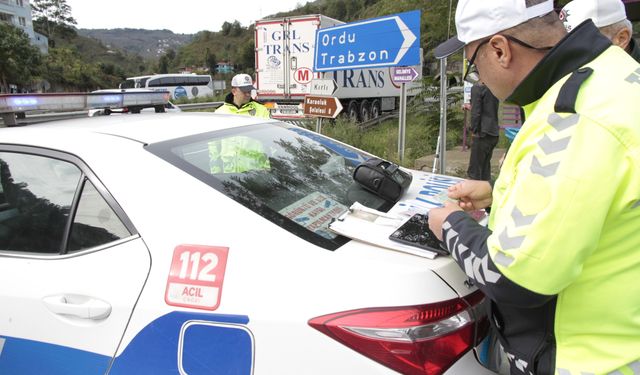 Ordu'da U1 Uygulama Noktasında durdurulan araçta 150 kilogram kaçak tütün ele geçirildi