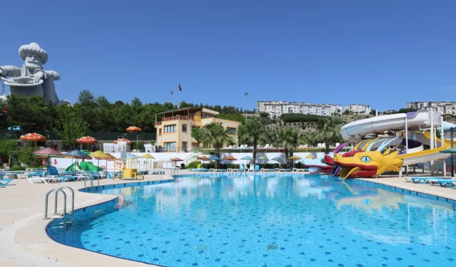 İzmir Karabağlar’da Aqua Yaşam yüzme havuzu yeni sezonunu açtı