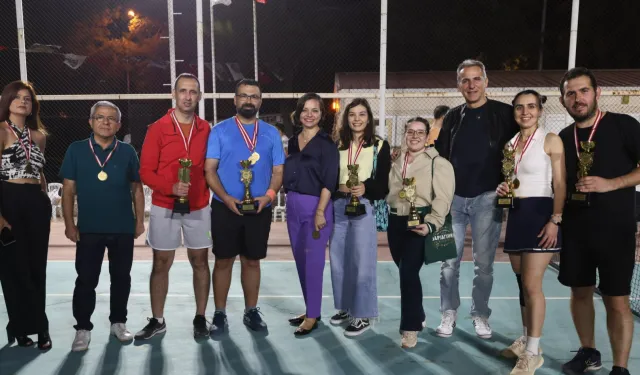 İzmir Karabağlar'da spor şenlikleri renkli geçti