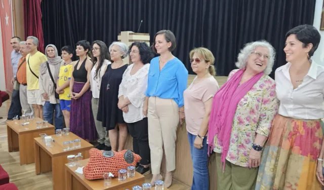 Karabağlar'da kadınların emeği ve mücadelesi panelde yankı buldu
