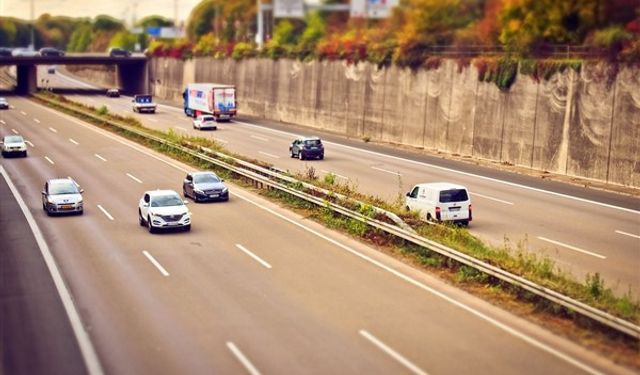 Yetki belgesiz araç ticaretinde bulunanlara 72 milyon lira ceza 