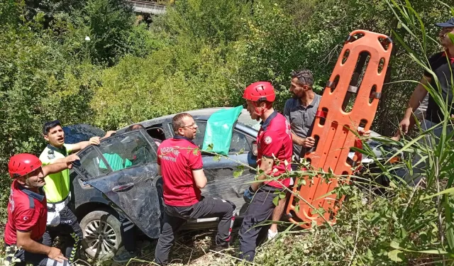 Bilecik'te şarampole devrilen araçta 3 kişi yaralandı