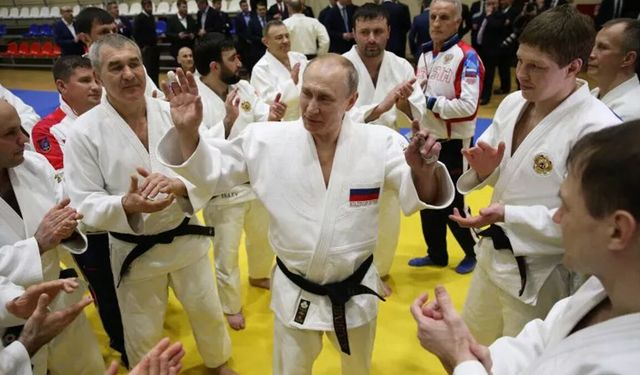 Putin’in tekvandodaki siyah kuşağı geri alındı