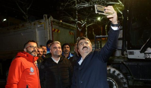 Bursa Yıldırım'da Başkan Yılmaz'dan 'Tatlı' kar mesaisi 