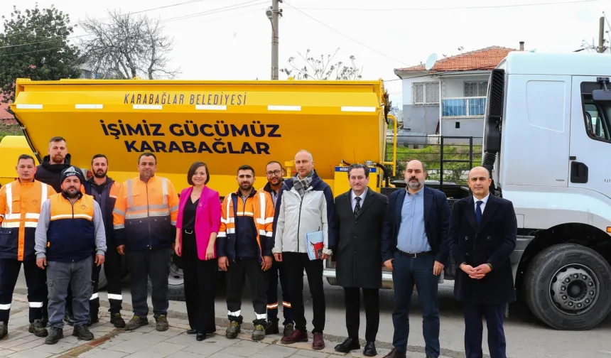 İzmir Karabağlar’da çukurlara anında müdahale! Asfalt yama robotu sahaya indi!