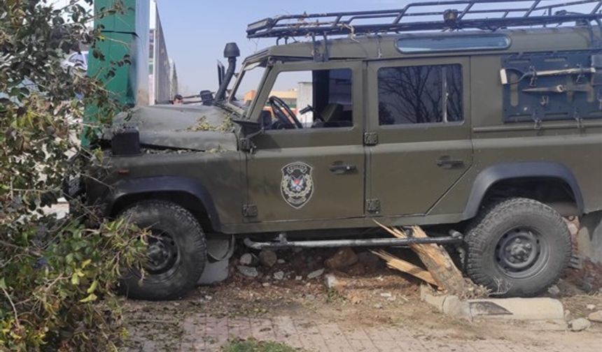 Şanlıurfa’da polisleri taşıyan zırhlı araç kaza yaptı