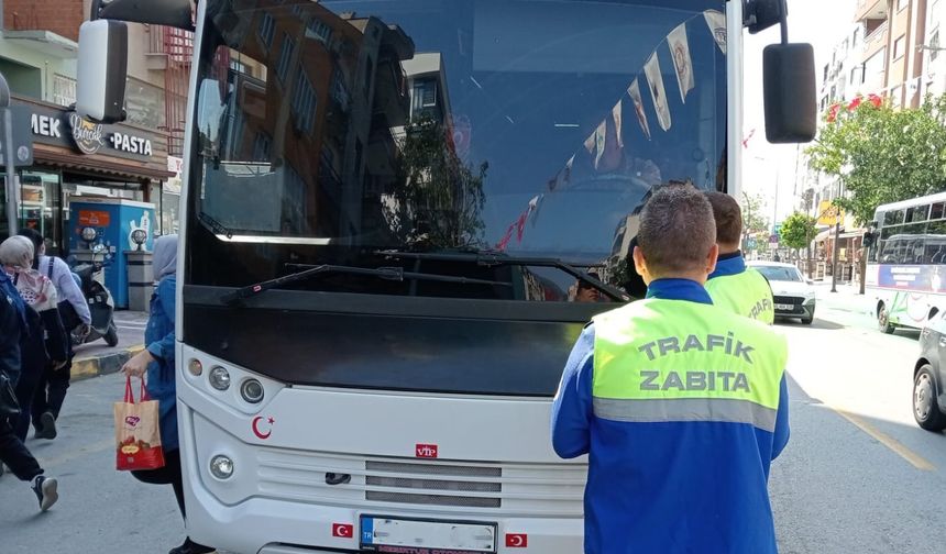 Manisa'da Trafik Zabıta ekiplerinden servis araçlarına denetim