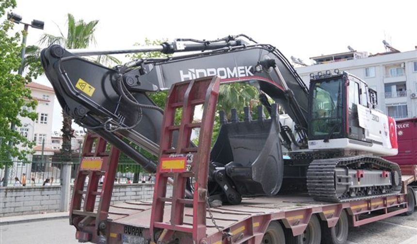 Dalaman'da 32 tonluk paletli ekskavatör araç filosuna eklendi
