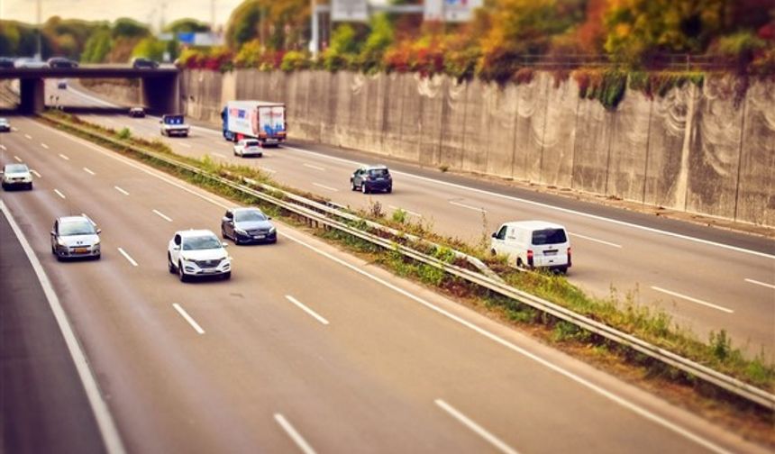 Yetki belgesiz araç ticaretinde bulunanlara 72 milyon lira ceza 